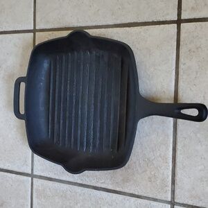 Cast iron grill pan